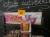 Winkelrekje met 14 koffiekopjes + kartonnen display - afbeelding 4 van  5
