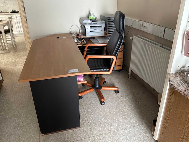 Winkelstelling + bureau - afbeelding 1 van  8