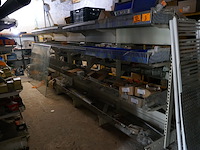 Winkelstelling met metalen manden + inhoud