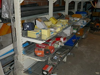 Winkelstelling met metalen manden + inhoud