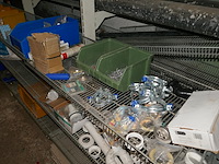 Winkelstelling met metalen manden + inhoud - afbeelding 6 van  10