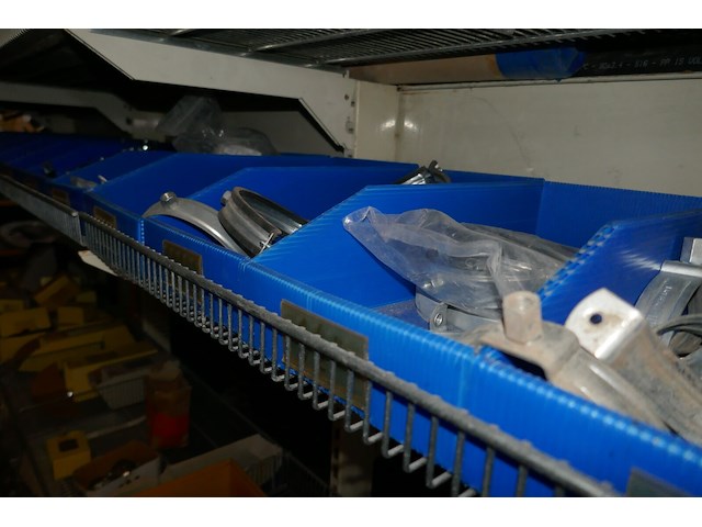 Winkelstelling met metalen manden + inhoud - afbeelding 7 van  10