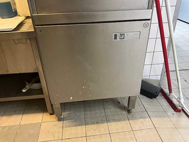 Winterhalter gs 640 korvenvaatwasmachine - afbeelding 7 van  8