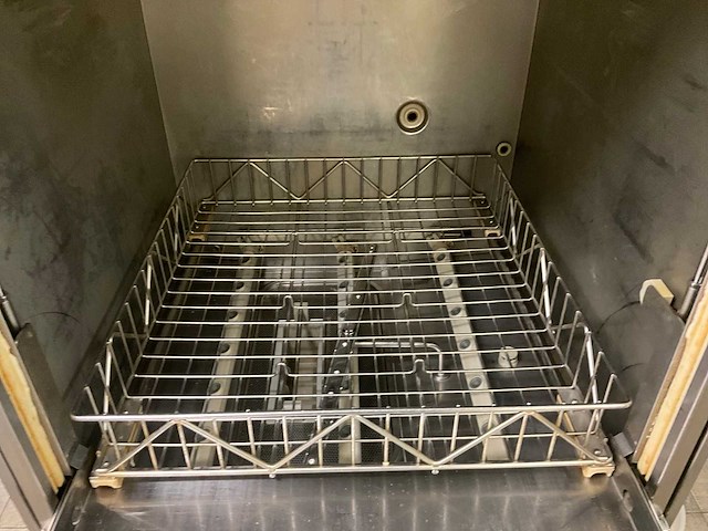 Winterhalter gs 640 korvenvaatwasmachine - afbeelding 2 van  3