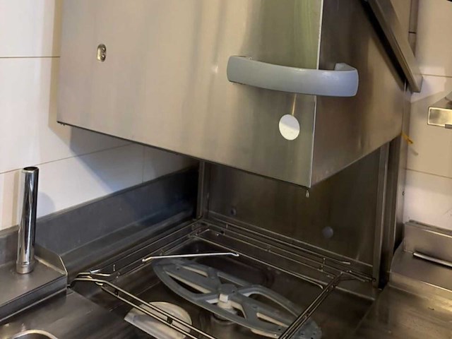 Winterhalter pt-l korvenvaatwasmachine - afbeelding 2 van  3