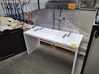Wit bureautafeltje met 2 plexi-afschermers - afbeelding 1 van  3