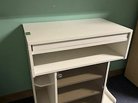 Wit houten bureel - afbeelding 3 van  4