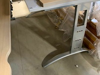 Wit houten bureel - afbeelding 1 van  1