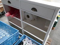Wit houten wandkastje met deco + tuin serveer trolley - afbeelding 3 van  4
