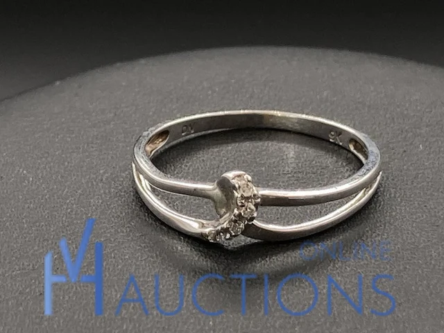 Witgouden ring bezet met diamant en robijn 9 karaat - afbeelding 5 van  7