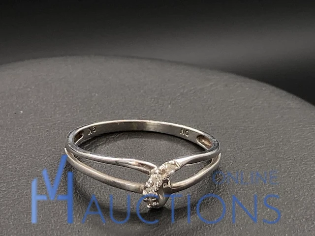 Witgouden ring bezet met diamant en robijn 9 karaat - afbeelding 6 van  7