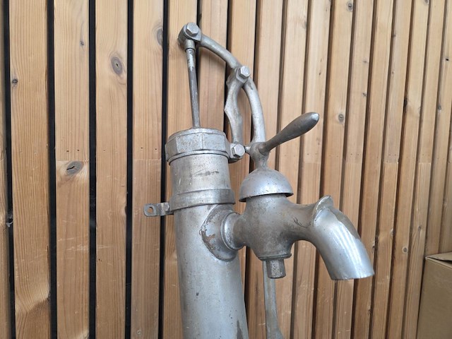 Witkoperen handwaterpomp - afbeelding 2 van  5