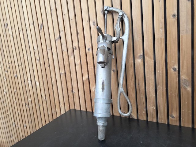 Witkoperen handwaterpomp - afbeelding 3 van  5