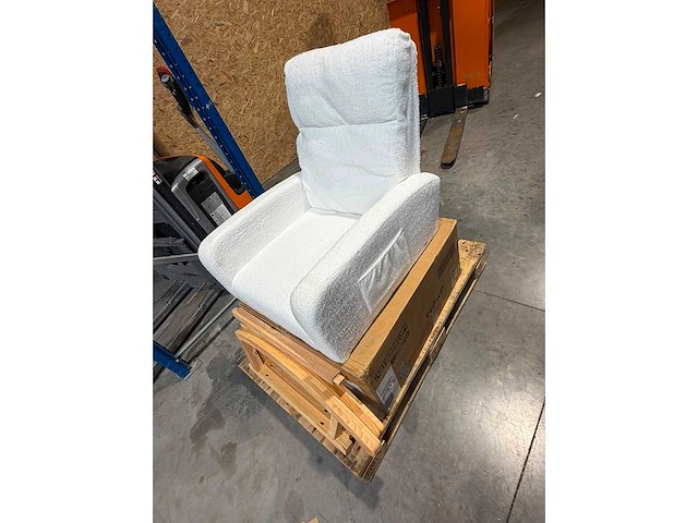 Witte bouclé schommelstoel / relaxstoel - retourlot 13204 - afbeelding 2 van  5
