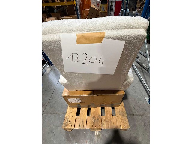 Witte bouclé schommelstoel / relaxstoel - retourlot 13204 - afbeelding 5 van  5