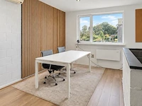 Witte bureau- / vergadertafel met kabelgoot – 200 × 100 cm
