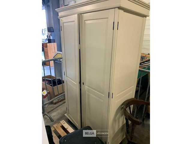 Witte houten kast - afbeelding 1 van  3