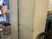 Witte houten kast - afbeelding 1 van  3