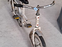 Witte kinderfiets met whitewall banden - afbeelding 1 van  2