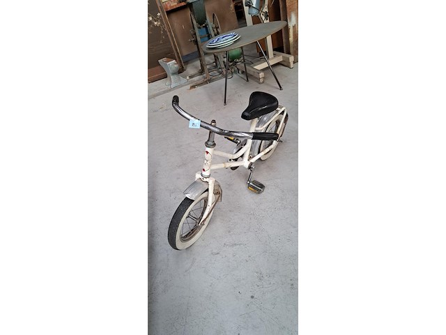 Witte kinderfiets met whitewall banden - afbeelding 2 van  2