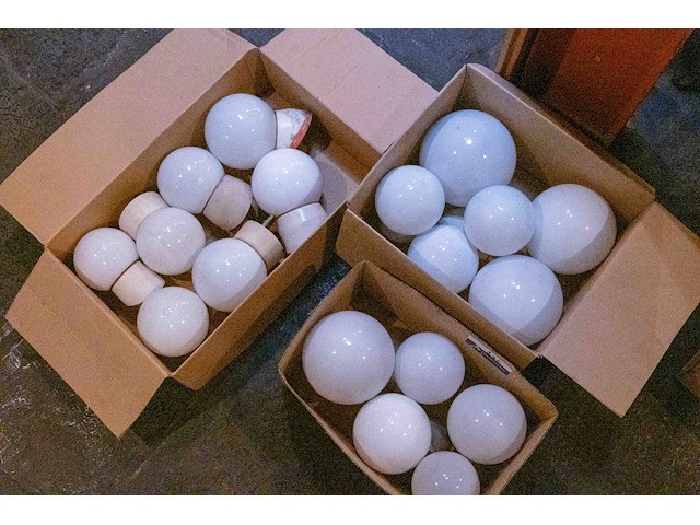 Witte lampbollen - afbeelding 1 van  1