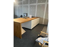 Witte mano-keuken + massief hout - afbeelding 2 van  2