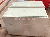 Witte opslagkast met drie laden en glas - afbeelding 1 van  4