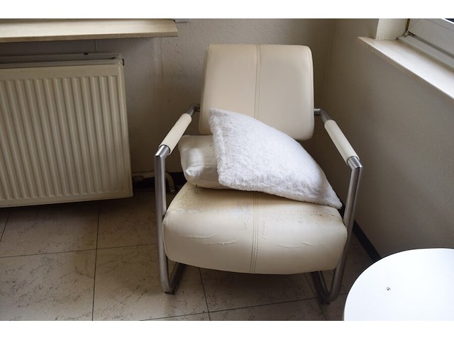 Witte retro zetel met rvs frame - afbeelding 1 van  3