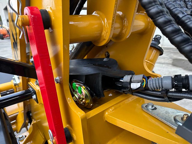 Wolf - 2025 - mini 750 - shovel - afbeelding 19 van  42