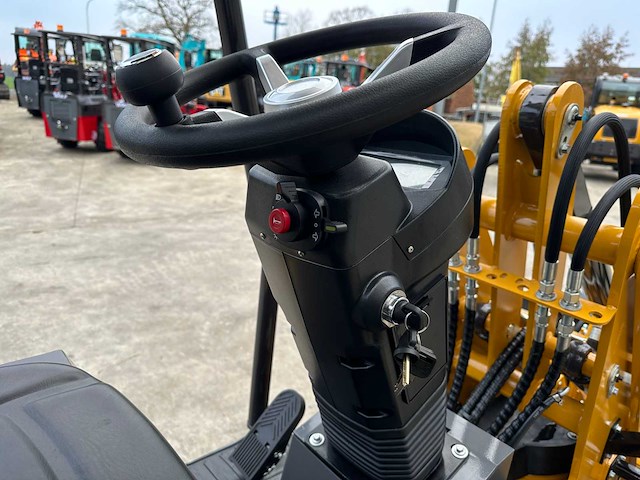 Wolf - 2025 - mini 750 - shovel - afbeelding 30 van  42