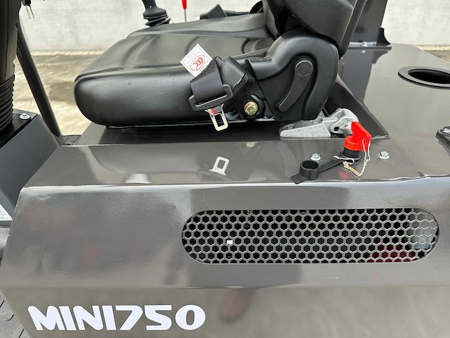 Wolf - 2025 - mini 750 - shovel - afbeelding 31 van  42