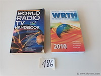 World radio. 2 stuks - afbeelding 1 van  5