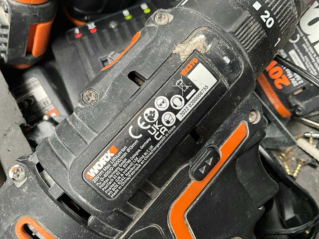 Worx wx370 accu-boormachine met 5 diverse batterijen - afbeelding 5 van  6