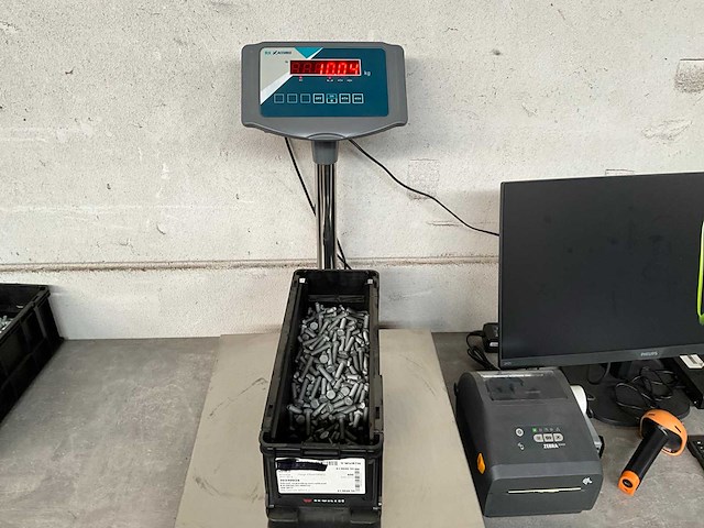 Würth 10.04 kg schroef zeskantkop met voldraad m8x35 in stapelbare bak - afbeelding 2 van  4