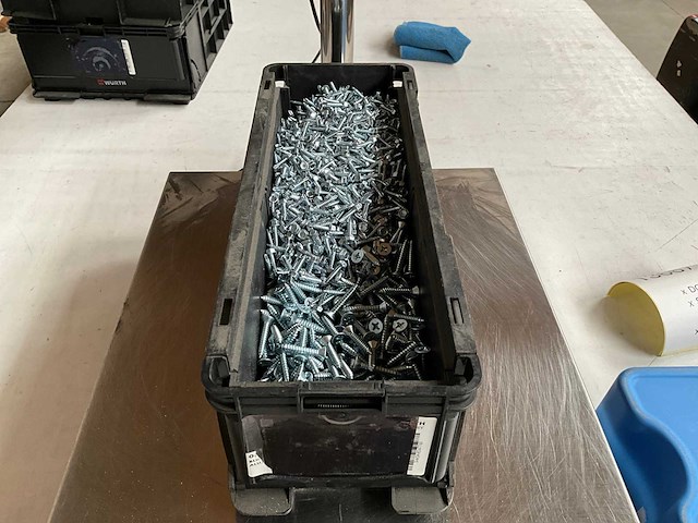 Würth 10.08kg assorti schroeven in stapelbare bak - afbeelding 1 van  7