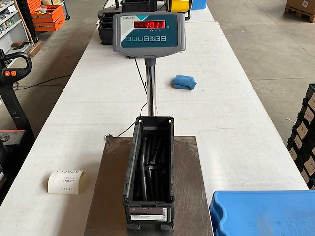 Würth 10.11kg zeskantbout met fijne draad m18x1,5x160 in stapelbare bak - afbeelding 4 van  6