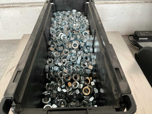 Würth 10.14 kg zeskantmoer m10 in stapelbare bak - afbeelding 2 van  3