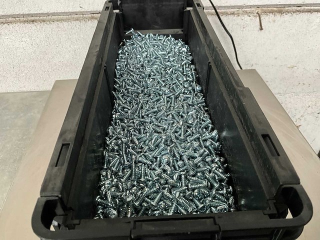 Würth 10.19 kg plaatschroef cilinderkop 4,2 x 13 in stapelbare bak - afbeelding 3 van  5