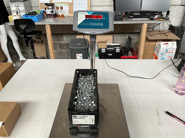 Würth 10.20kg zelfborgmoer m10 in stapelbare bak - afbeelding 6 van  6