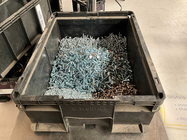 Würth 10.25kg assorti schroeven in stapelbare bak - afbeelding 1 van  7