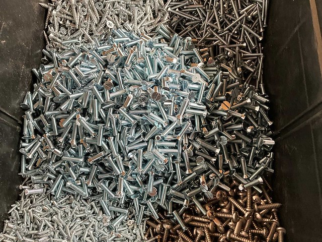 Würth 10.25kg assorti schroeven in stapelbare bak - afbeelding 4 van  7