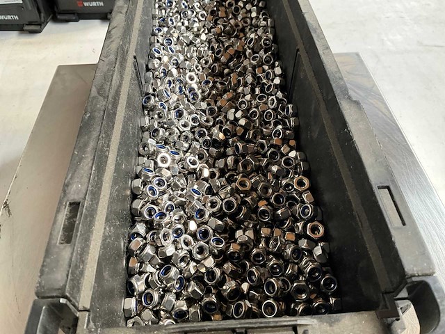 Würth 10.30kg zelfborgmoer m6 in stapelbare bak - afbeelding 3 van  6