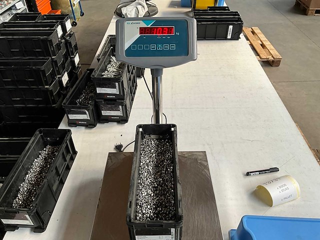 Würth 10.30kg zelfborgmoer m6 in stapelbare bak - afbeelding 4 van  6