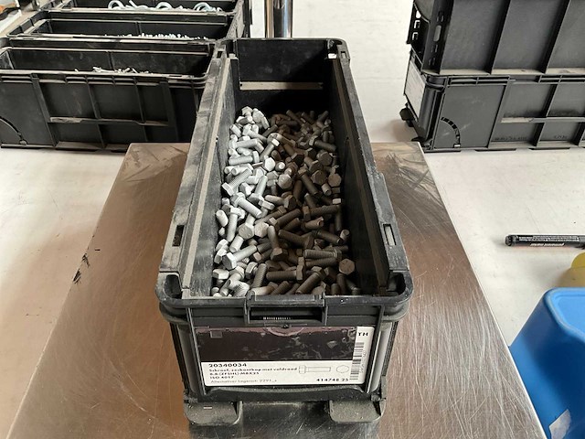 Würth 10.32kg schroef zeskantkop met voldraad m8x25 in stapelbare bak - afbeelding 1 van  6