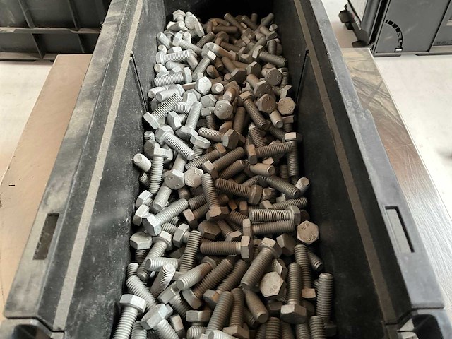 Würth 10.32kg schroef zeskantkop met voldraad m8x25 in stapelbare bak - afbeelding 3 van  6