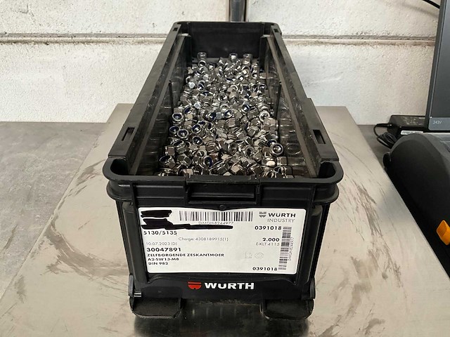 Würth 10.36 kg zelfborgende zeskantmoer m8 in stapelbare bak - afbeelding 1 van  5