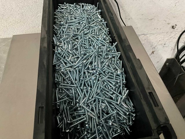 Würth 10.39 kg plaatschroef cilinderkop 3,5 x 25 in stapelbare bak - afbeelding 3 van  5