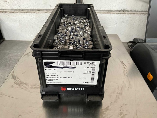 Würth 10.48 kg zelfborgende zeskant moer m10 in stapelbare bak - afbeelding 1 van  4