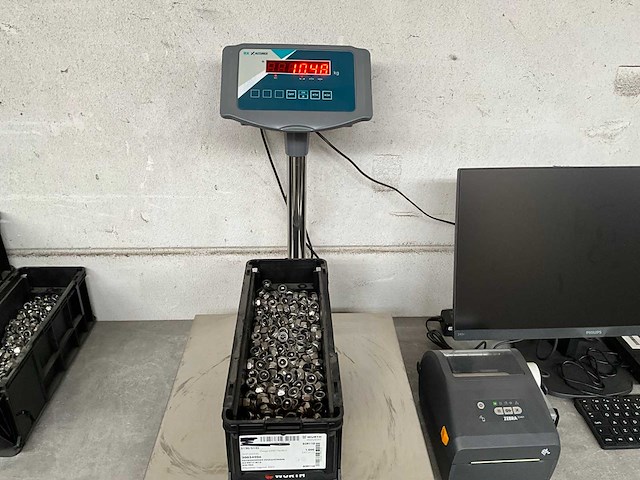 Würth 10.48 kg zelfborgende zeskant moer m10 in stapelbare bak - afbeelding 2 van  4