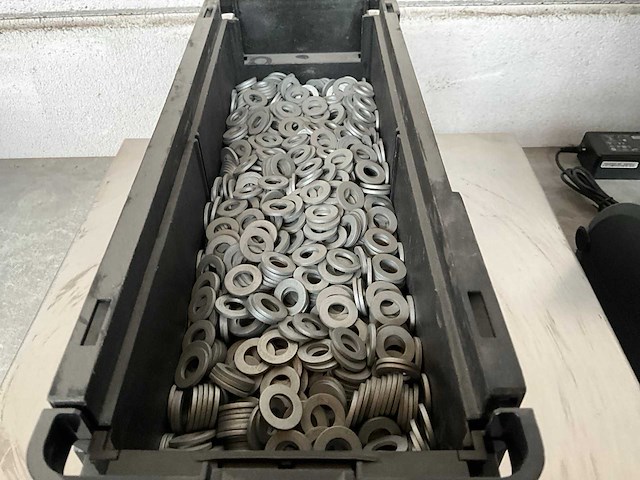 Würth 10.50 kg vlakke sluitring d10 in stapelbare bak - afbeelding 3 van  5